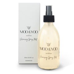 A volumising spray mist product by MOO & YOO, packaged in a clear bottle with a black spray nozzle, alongside its white box with similar branding and text indicating the product size of 250ml.