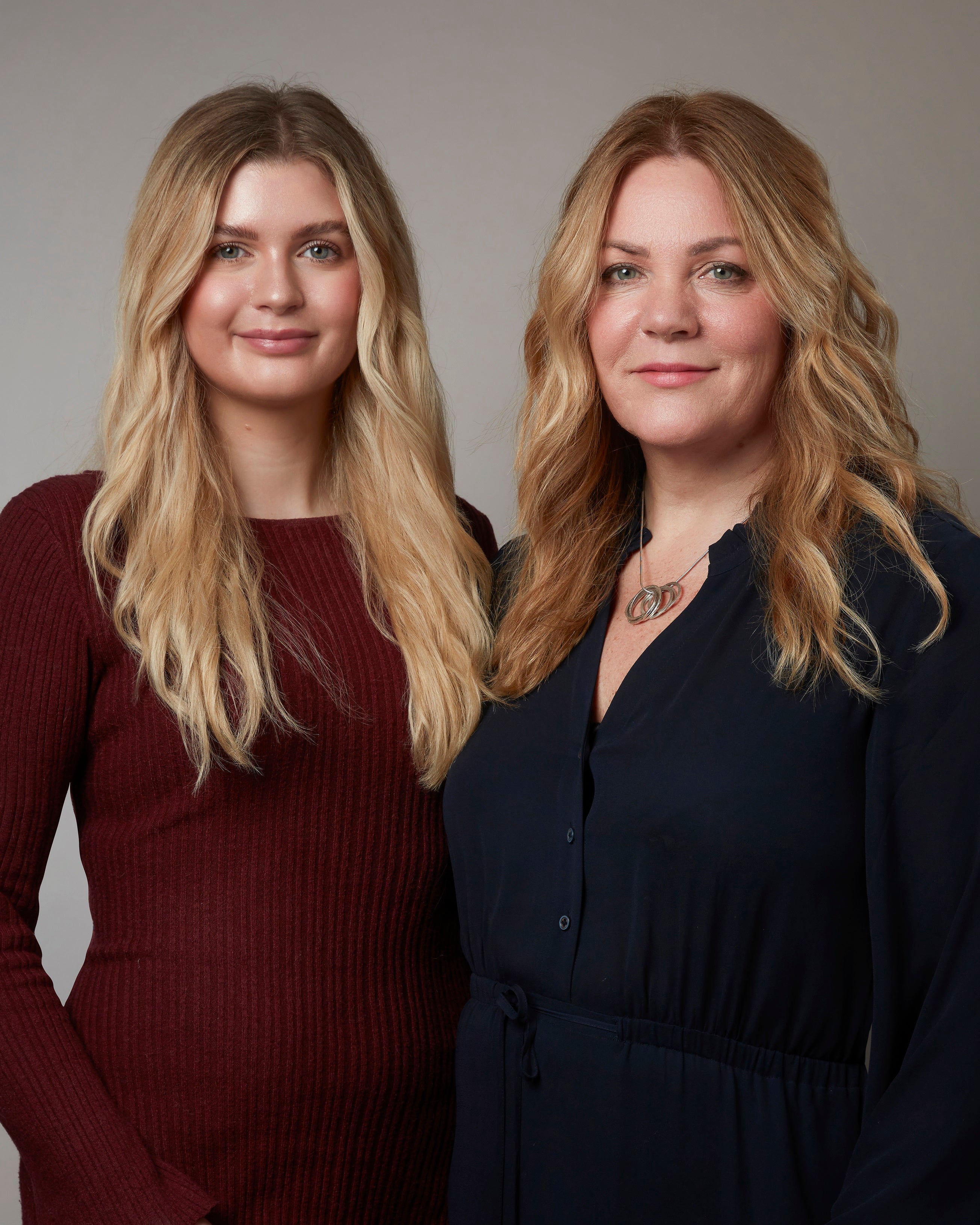 Image of the two female founders of Moo and Yoo, Suzie and Olivia.